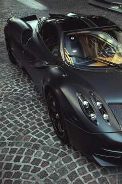 artoftheautomobile: Pagani Huayra via Axion23 