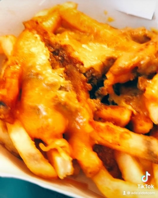 Beef Chilli Cheese Fries #foodporn #sedapgiler #carlsjr #americanfood #teatime #teabreak #fyp #highlyrecommended #MYFoodie (at Carls Jr Midvalley) https://www.instagram.com/adzizi/p/CYq3OQSv50m/?utm_medium=tumblr #foodporn#sedapgiler#carlsjr#americanfood#teatime#teabreak#fyp#highlyrecommended#myfoodie