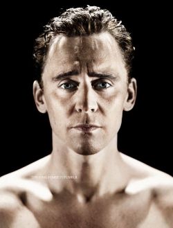 lalaithem:  Tom Hiddleston, eyes and clavicles ladies and gentlemen. 