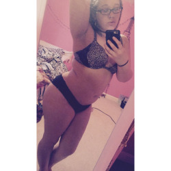 chubby-bunnies:  Ashli. 21. Size 14/16, depending on where I shop. Half black/Half white. Positive living.http://o-wlspirit.tumblr.com/  I love my body. I’m happy. I’m comfortable. It’s so empowering to love yourself and once you do, no one can