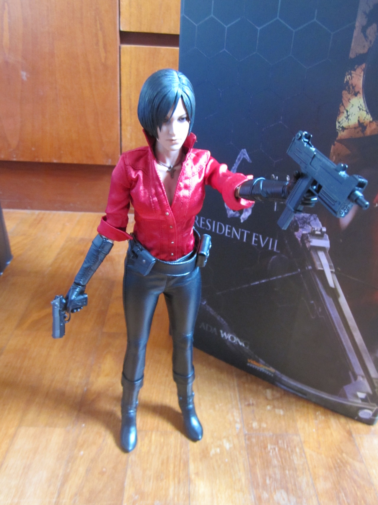 Hot Toys Leon Kennedy and Ada Wong Resident Evil 6 Figures - The Toyark -  News