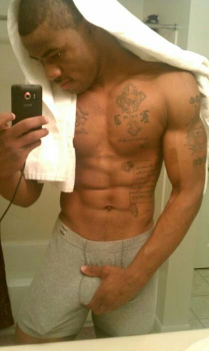 kingstories:  When i pulled up to Nena’s House, I seen two men standing outside