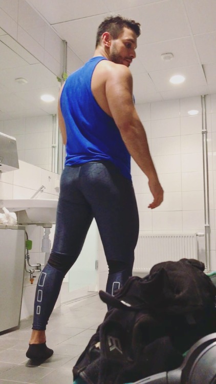 lyon8668:Happy Week to all!!! 🙌🏼 and don’t forget! If life gives you its back grab it ass 🙌🏼😂