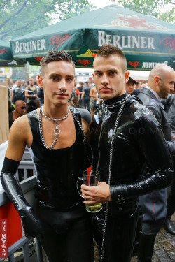 divo72:  Hot rubber couple. 