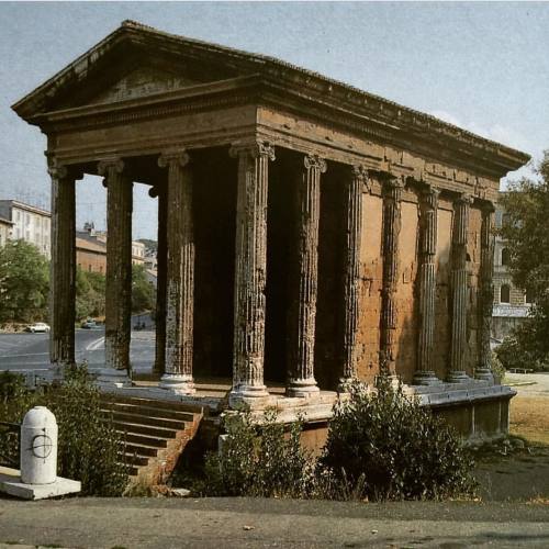 Temple of Portunus (or Temple of Fortuna Virilis) in the Forum Boarium. Built between 120-80 BC. Rom