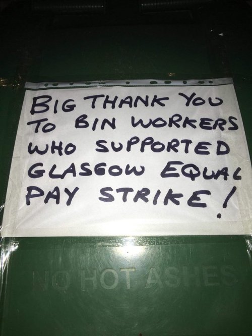 class-struggle-anarchism:Glasgow says thanks to refuse workers after strike walkoutEvery refuse work