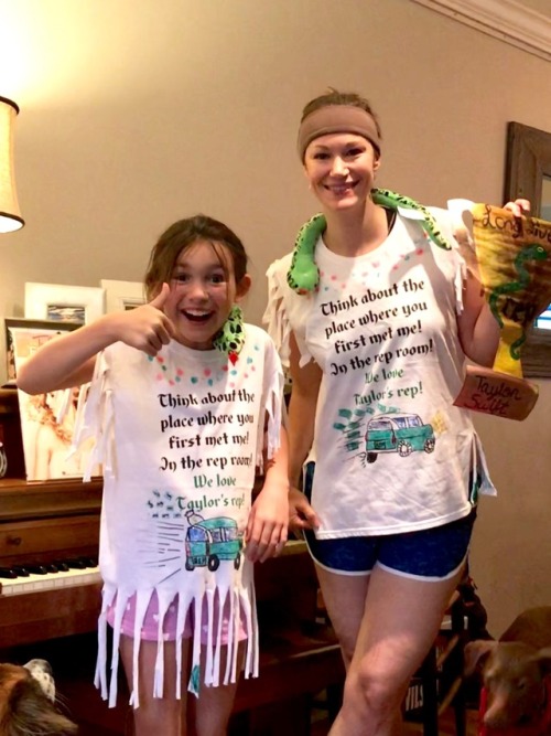 catsfoxesntswift13: Me and Abby FINALLY finished our Reputation tour shirts and posters!!!!! Literal