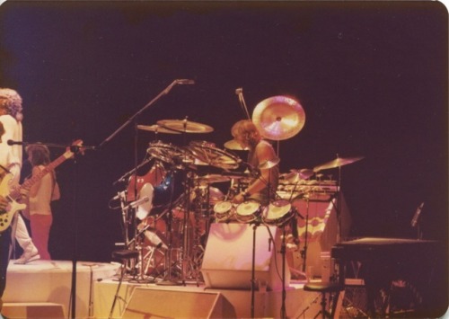 thegroovyarchives:70′s Alan White of Yes concert pics.