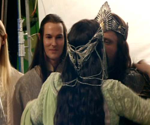 the dark haired Rivendell elf Nestadion is fascinated by the dark haired beauty Arwen *-* :-))