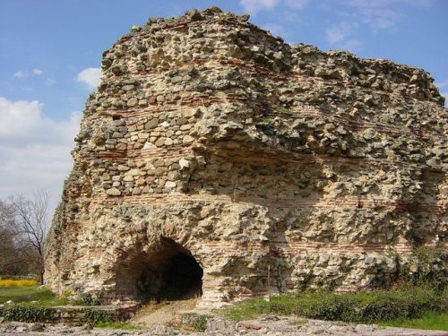 historyfilia:Walls of the Roman Hissarya Fortress, Bulgaria