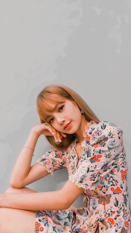 ⋆ lisa + like/reblog thank u +