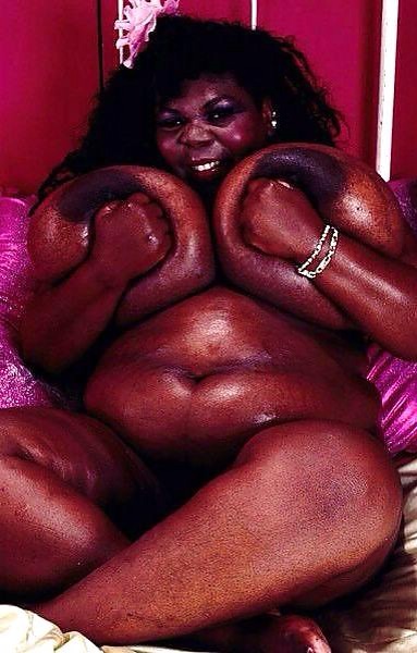 hugeheavytits:  Twin Towers http://hugeheavytits.tumblr.com/ Ladies - send in your