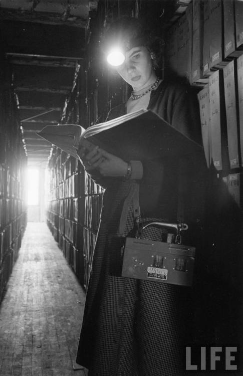 Government records storage in Chicago (Ralph Crane. 1951)