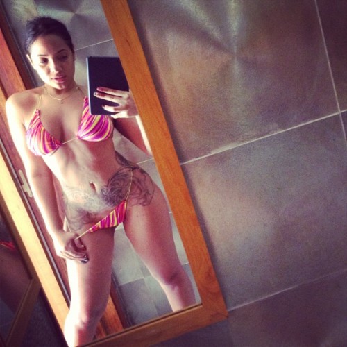 dalandofmilkandhoney:  Stephanie Santiago 