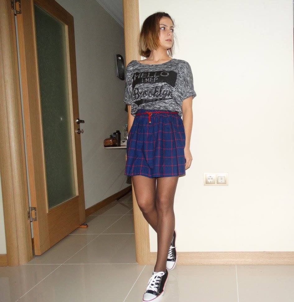 hexthings:  still even more pantyhose and sneakers… 