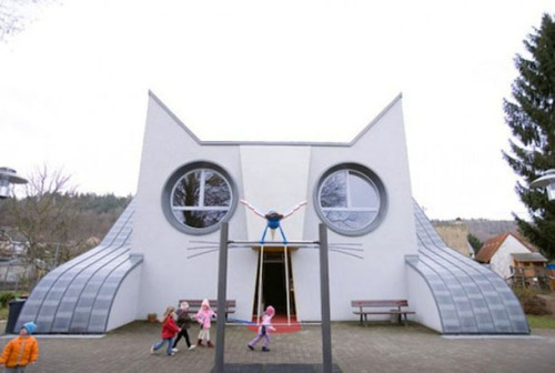 Kindergarten Wolfartsweier is a cute cat-shaped primary school designed by Tomi Ungerer and d’Ayla-S