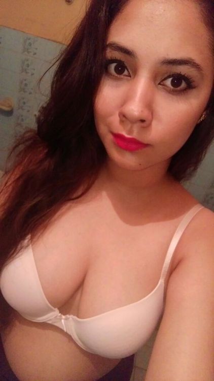 curioussoul7: Jalwa hai desi begum ka