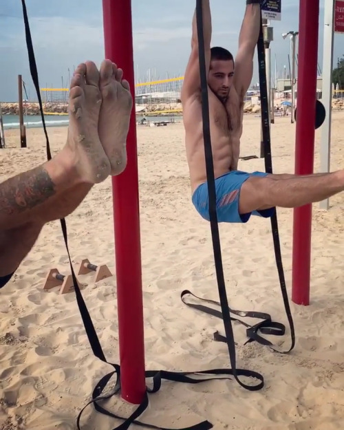 Hot Instagram page full of Israeli men’s feet: straddle.tlvעמוד אינסטגרם מלא בכפות רגליים של גברים י