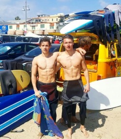 hotfamousmen:    Tom Holland and Harrison Osterfield  