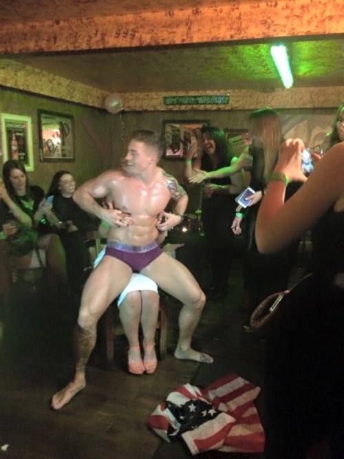malecelebunderwear:  I wasn’t lying when I first posted Marc saying he likes his CKs!  Hit