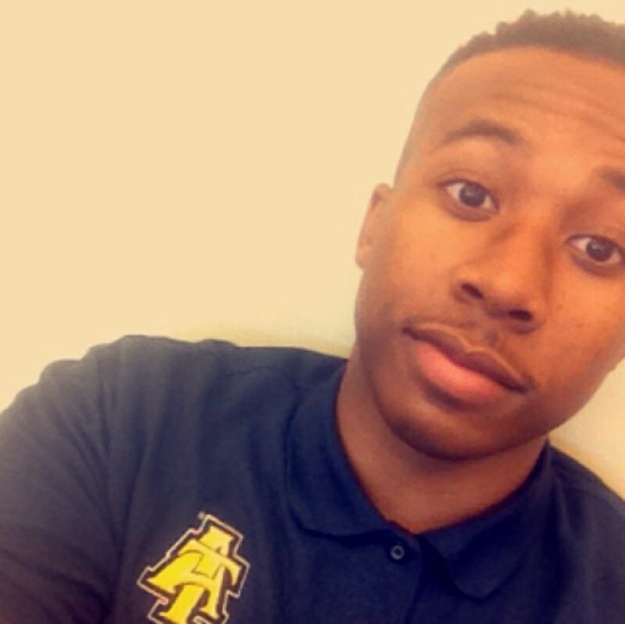 penguinfacee:  drewboigenius:  Love yourself or nobody will. Happy Blackout Everyone!