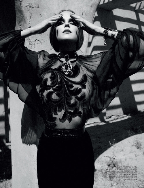 VAMP DREAMING IN HOLLYWOOD