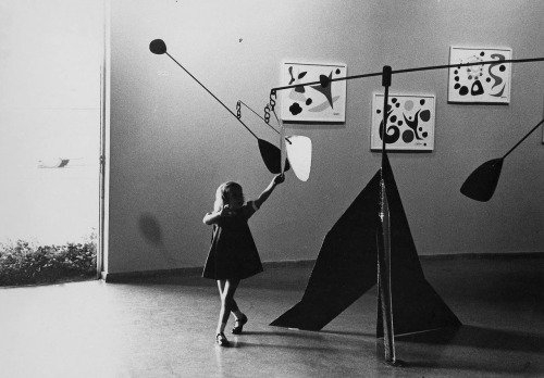 losetheboyfriend: Little Girl at MoMA With Calder Mobile; captured by Alfred Statler (ca. 1950s)