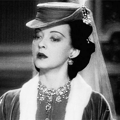 Barbarastanwyck:  In The Year 1939 Alone Bette Davis Made Four Films Juarez, Dark