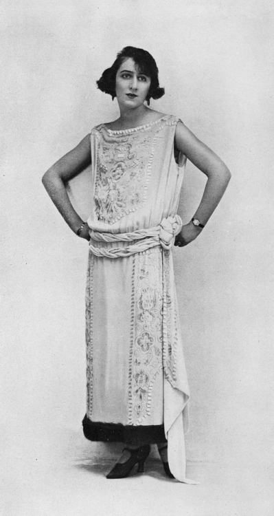 Dinner dress by Charlotte, Les Modes January 1923. Photo by Rahma.