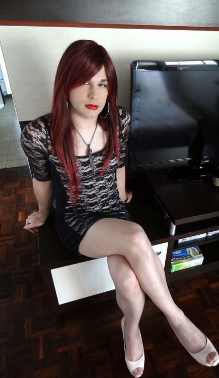 sissy-maker:Boy to Girl change with the Sissy-Maker   