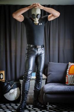 filthyinleather:  gettin ready for a filthy sewer wrestling match? i’m up for it, got my leather pants and boots on BUT I don’t need a gas mask!! 