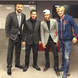 lionelsmessi:  neymarjr: Casi todos con traje …. Buena Ivan jajajajaja mucha calidad@leomessi @3gerardpique #IvanRakitic 