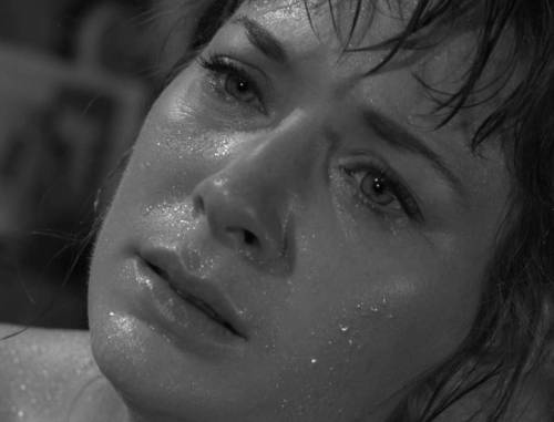 todf:  The Twilight Zone, season 3, episode 10: The Midnight Sun  that’s about right.
