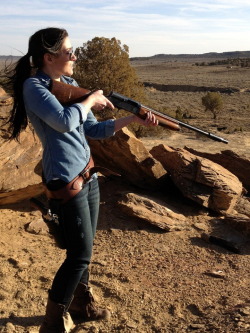 girlandguns:  Girl With Gun  follow me at : http://girlandguns.tumblr.com/