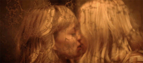 idrathergoforgirls:  👭