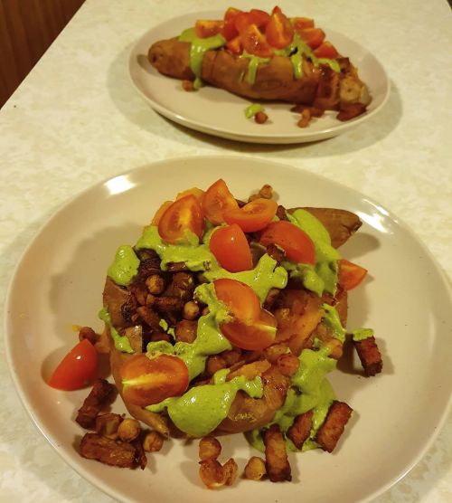 Loaded sweet potato for dinner tonight  Serves 4 Roast: - 4 small sweet potatoes (whole - separate f