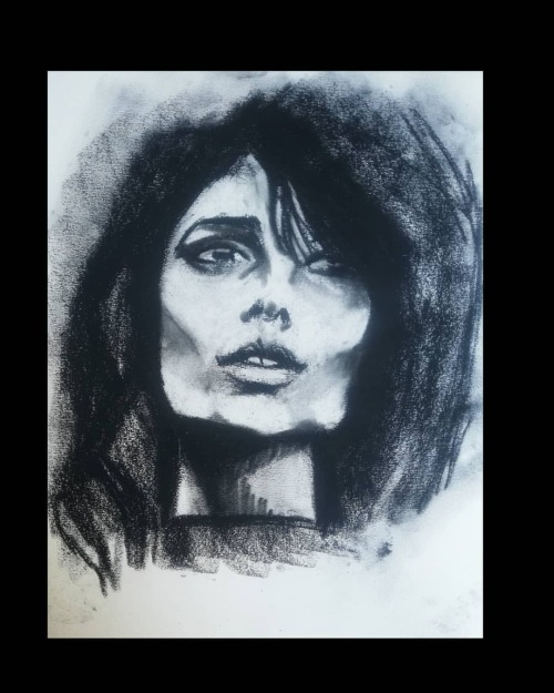 Dark ladies #fusain #charcoaldrawing #chacoal #nude #myart @acidjaz_ https://www.instagram.com/p/CQ