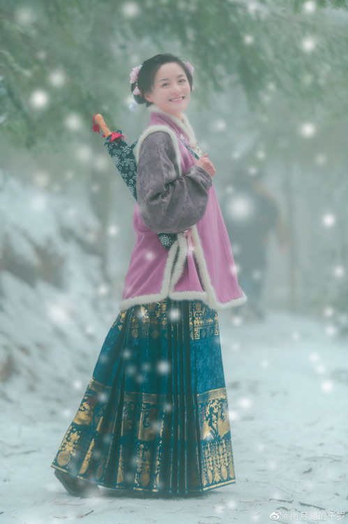 chinese hanfu by 南月湖的千岁