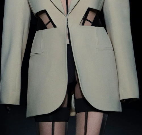 glowdetails:  details, mugler fall 2021