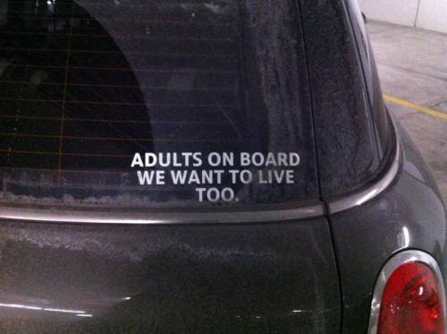 Adultos a bordo. Nosotros también queremos vivir.