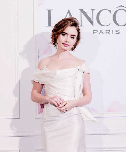 dailylilycollins:    Lily Collins attends Lancome Miracle Gala Dinner in Taiwan (Nov, 21)