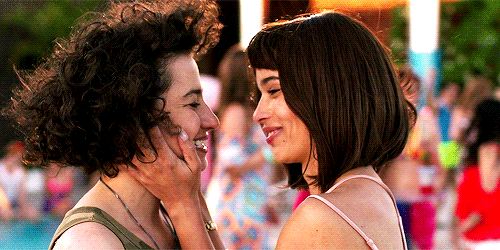 sonicallycohesive:Ilana Glazer and Zoë Kravitz as Frankie and Blair in Rough Night (2017)