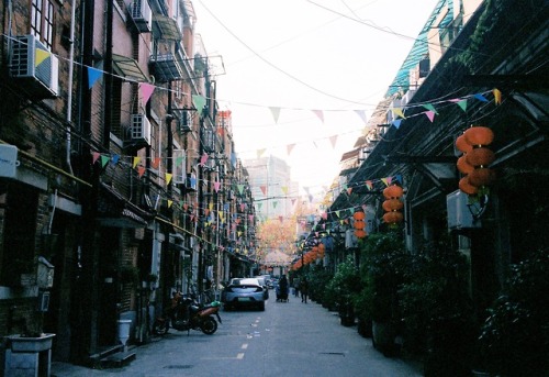 Let’s walk to the end - Kodak Gold, Minolta Dynax 5000i - Shanghai, China - December 2017