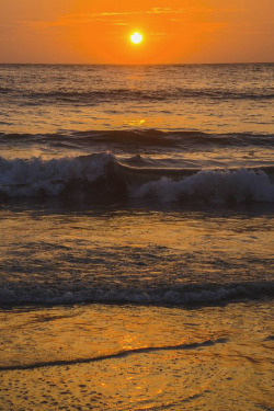 infamousgod:  Sunset On Waves 