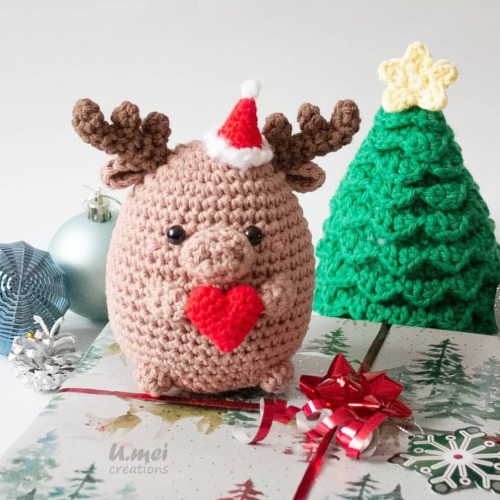 Merry Christmas, everyone!  . . . . #christmascrochet #crochetmoose #xmascrochet #crochettree #croch