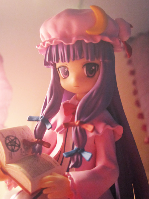 Ques Q: Patchouli Knowledge (Touhou Project) Bought from AmiAmi, March 2013