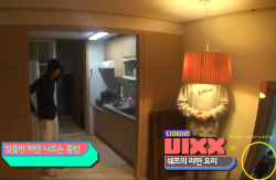 yunomuna:  Hongbin tried to avoid being caught on camera… So he was crawling on all fours, but still caught on camera though the mirror kkk Source: VIXX MTV Diary Ep36 