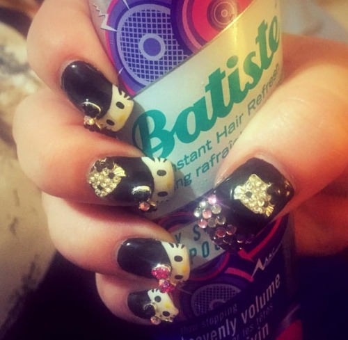 My new hello Kitty nails !! #nails #nails #nailsofinstagram #nailsonfleek #nailsdid #nails #hellokit