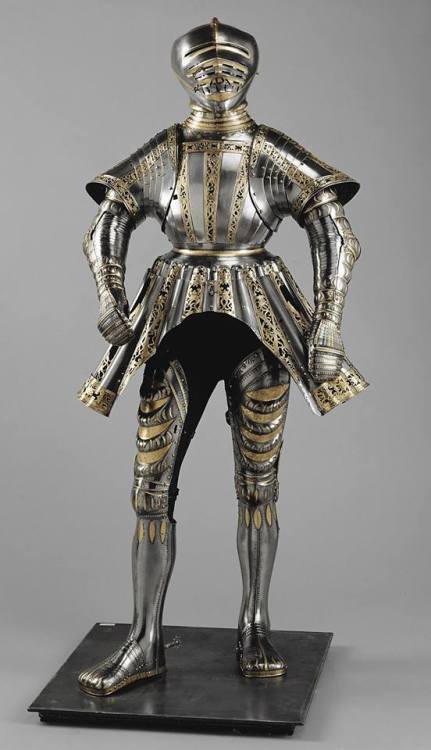 A beautiful Armor Garniture for foot tourney, belonging to Emperor Charles V (Habsburg)Made in 1512-