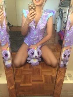 sunshine&ndash;babydoll:  New onesies call for mirror selfies!